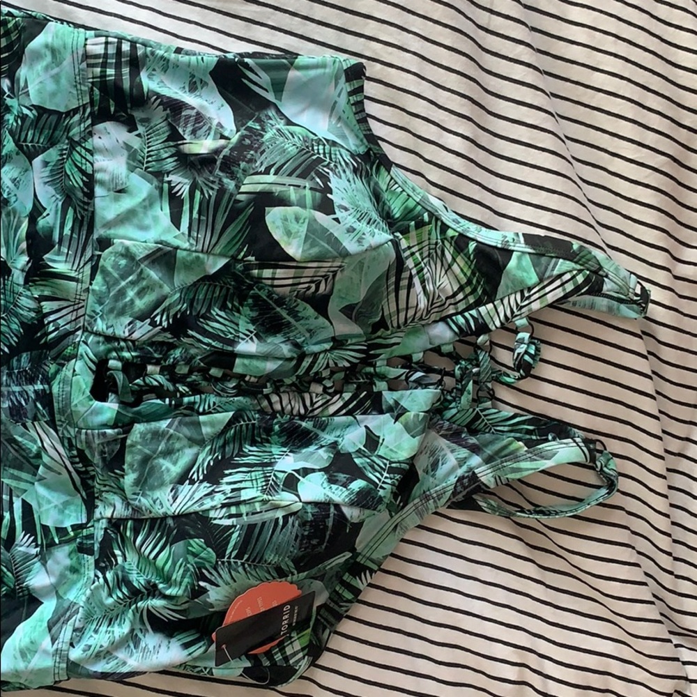Leafy one piece